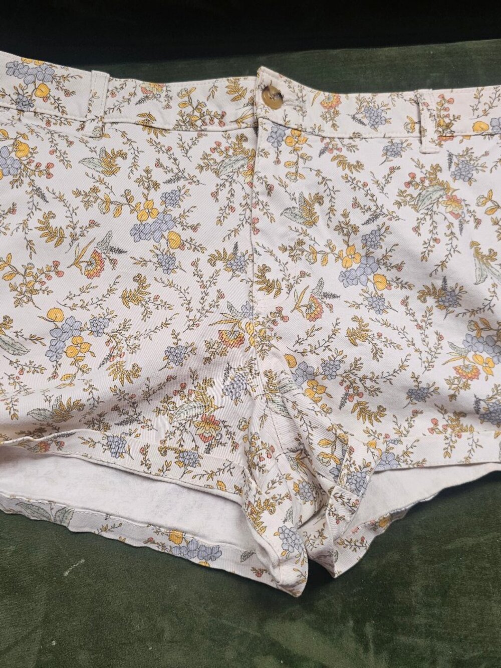 A.N.A Mid-Rise Twill Floral White Shorts